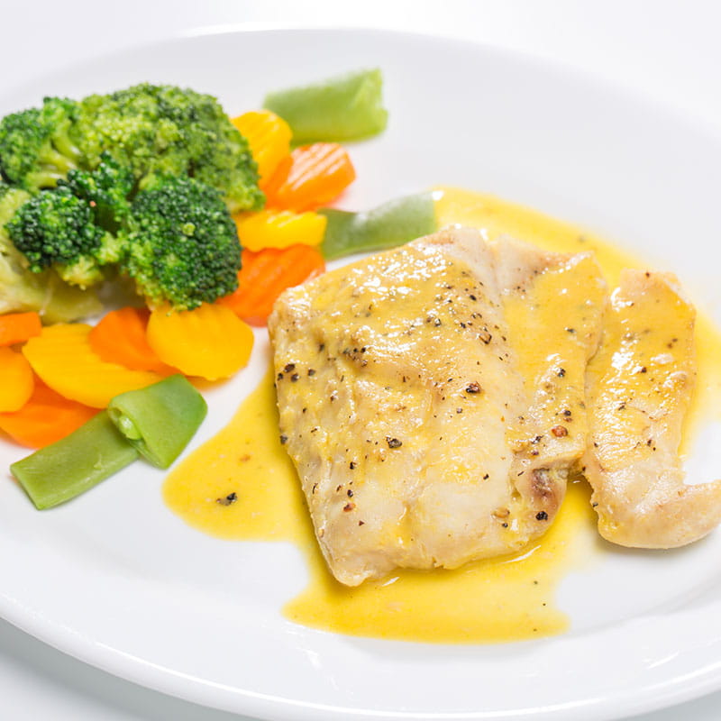 Bacalhau Estufado com Molho de Cenoura Coco e Gengibre