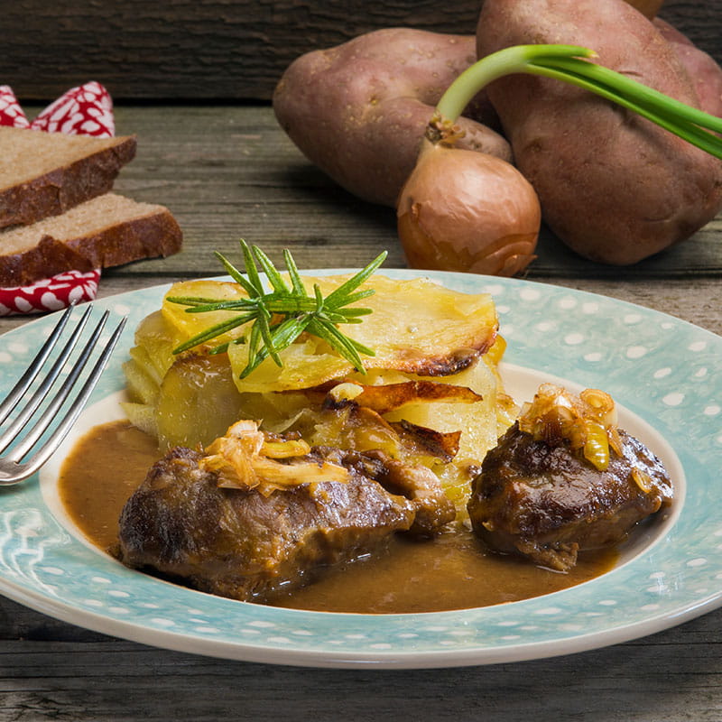 Bochechas de Porco Confitadas com Pure de Castanhas