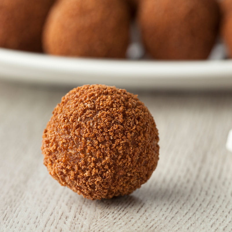 Bolinhos de Camarao com Crocante de Pao Fresco e Ervas Aromaticas
