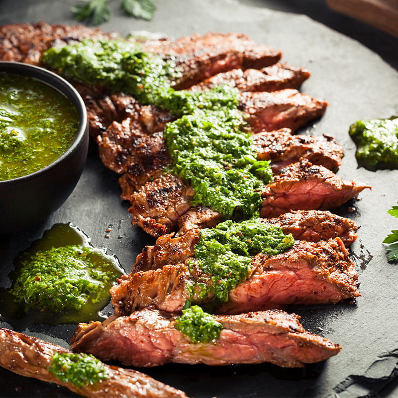 Carne de Vaca Grelhada com Salada de Batata Chimichurri