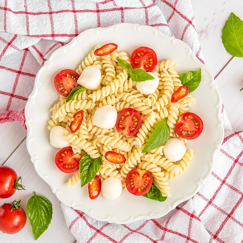 Fusilli com Tomate Fresco e Queijo Mozzarella