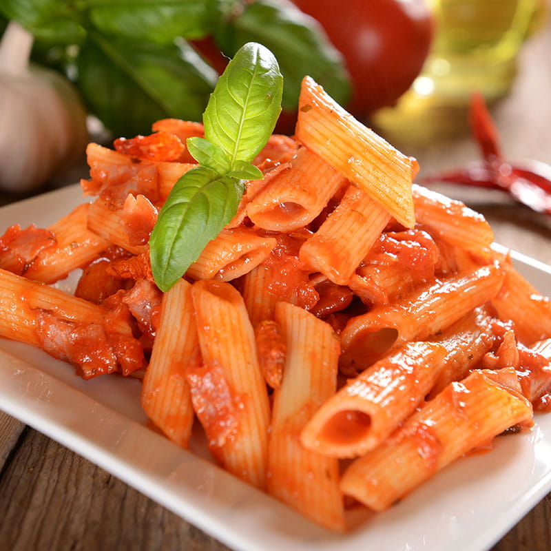 Massa com Molho de Tomate e Manjericao