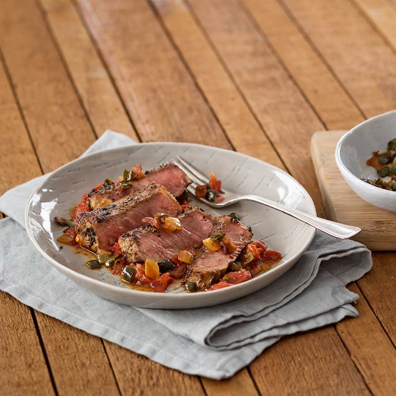 Bife Marinado com Mezcal em tomatada