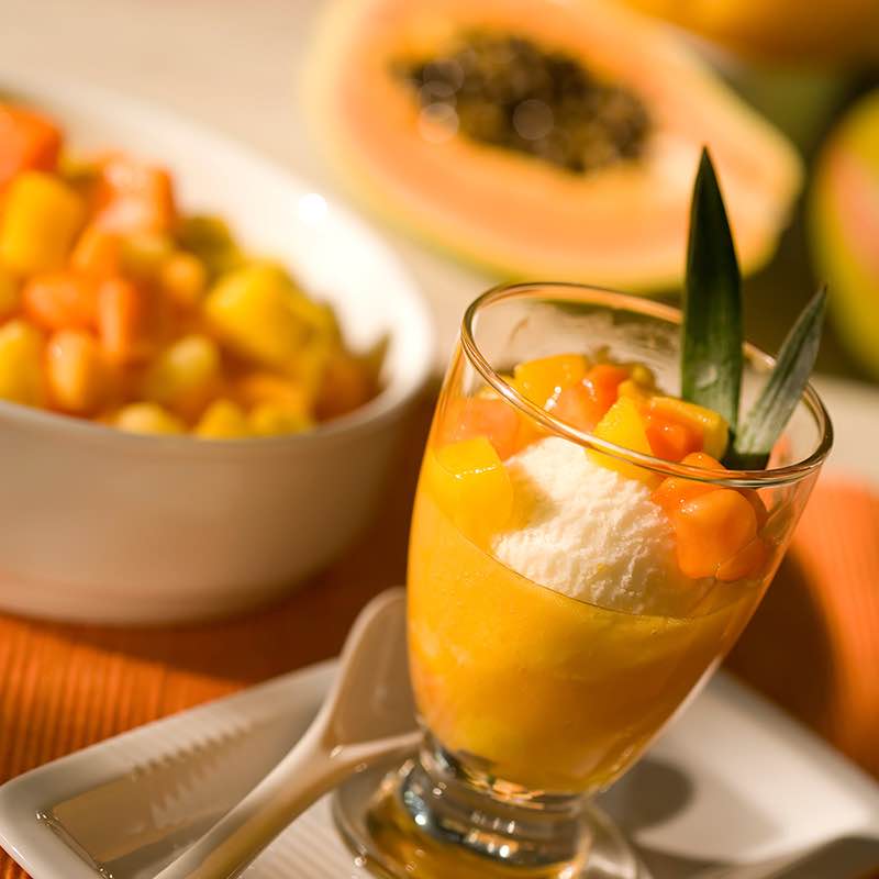 Gelado de Noz-Moscada e Soro de Leite com Geleia de Frutos