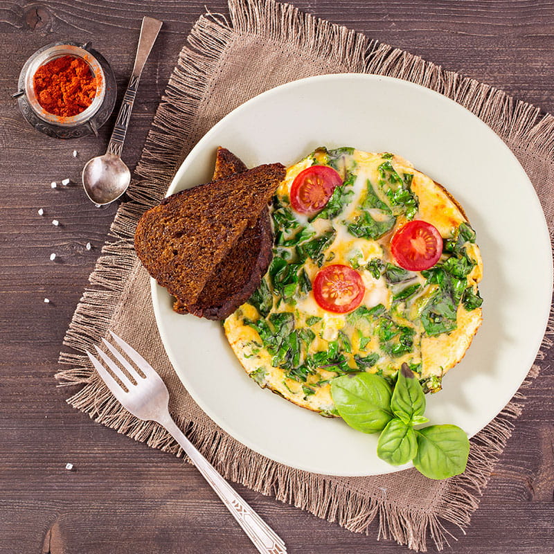 Omeleta de Manjericao e Tomate