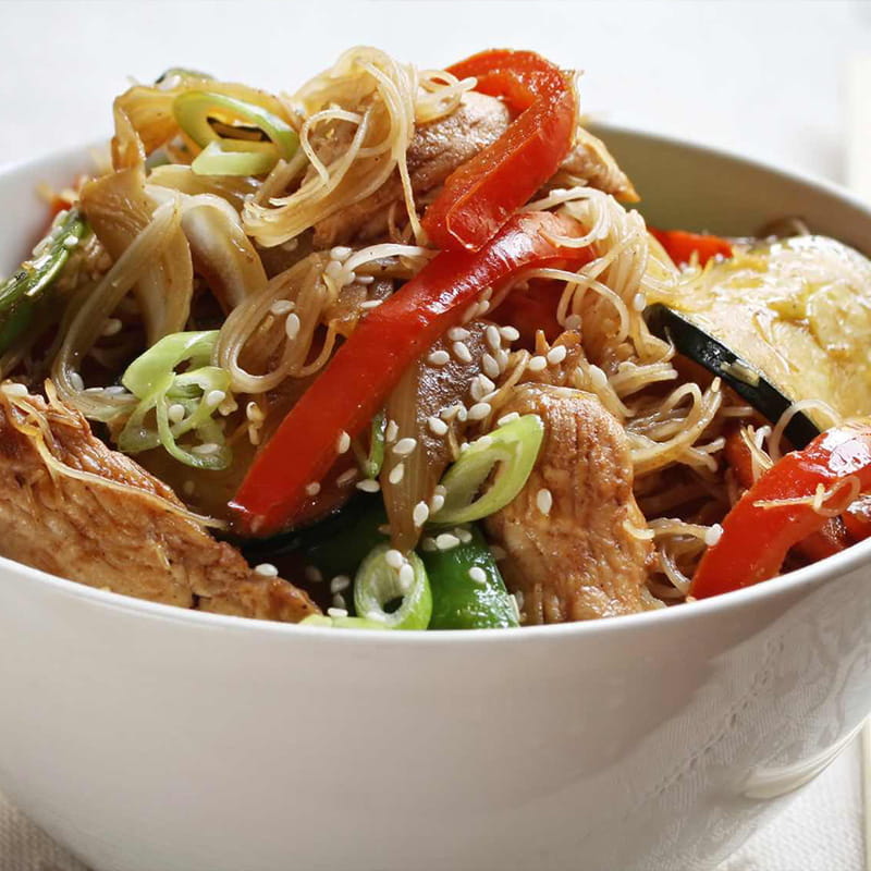 Frango Oriental com Noodles