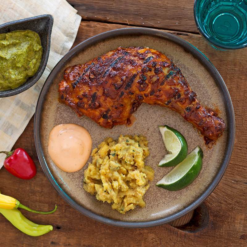 Frango com Rocoto Cremoso em Molho de Lima e Malagueta Verde