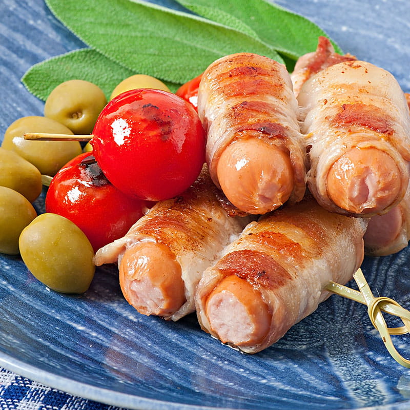 Salsichas com Salva enroladas em Bacon