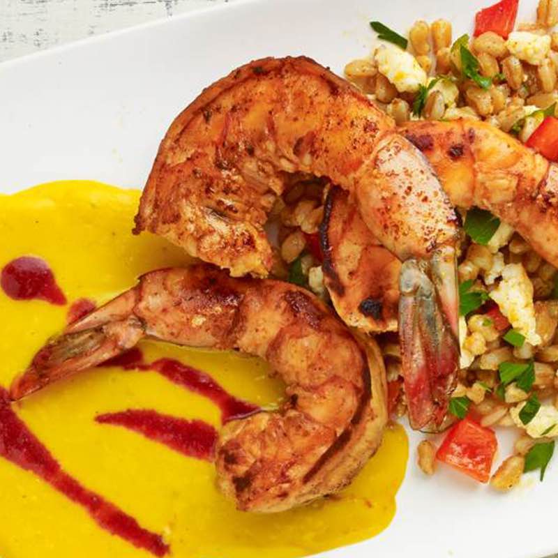 Camaroes Picantes com Pure de Milho Torrado e Molho de Ameixa