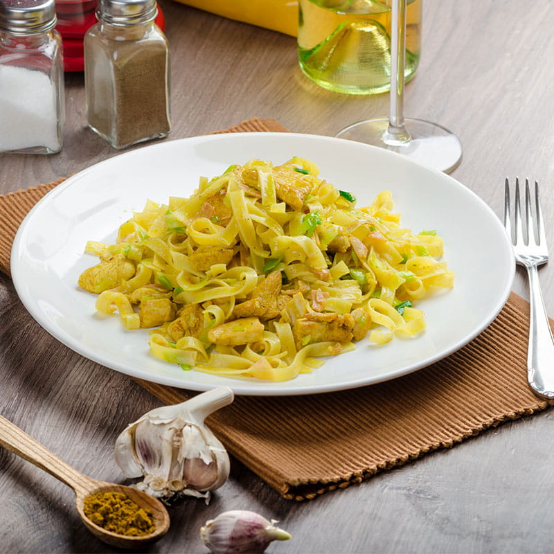 Tagliatelle Picante com Curgete e Galinha